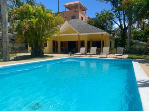 Renovated Cheerful 3-bedrooms Villa with pool